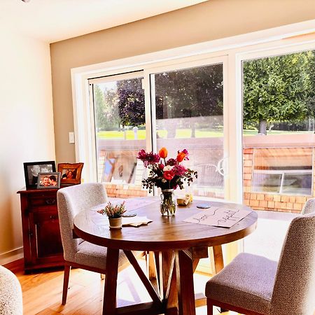 Oceanside Manor - Golf Course View Bed and Breakfast Qualicum Beach Εξωτερικό φωτογραφία