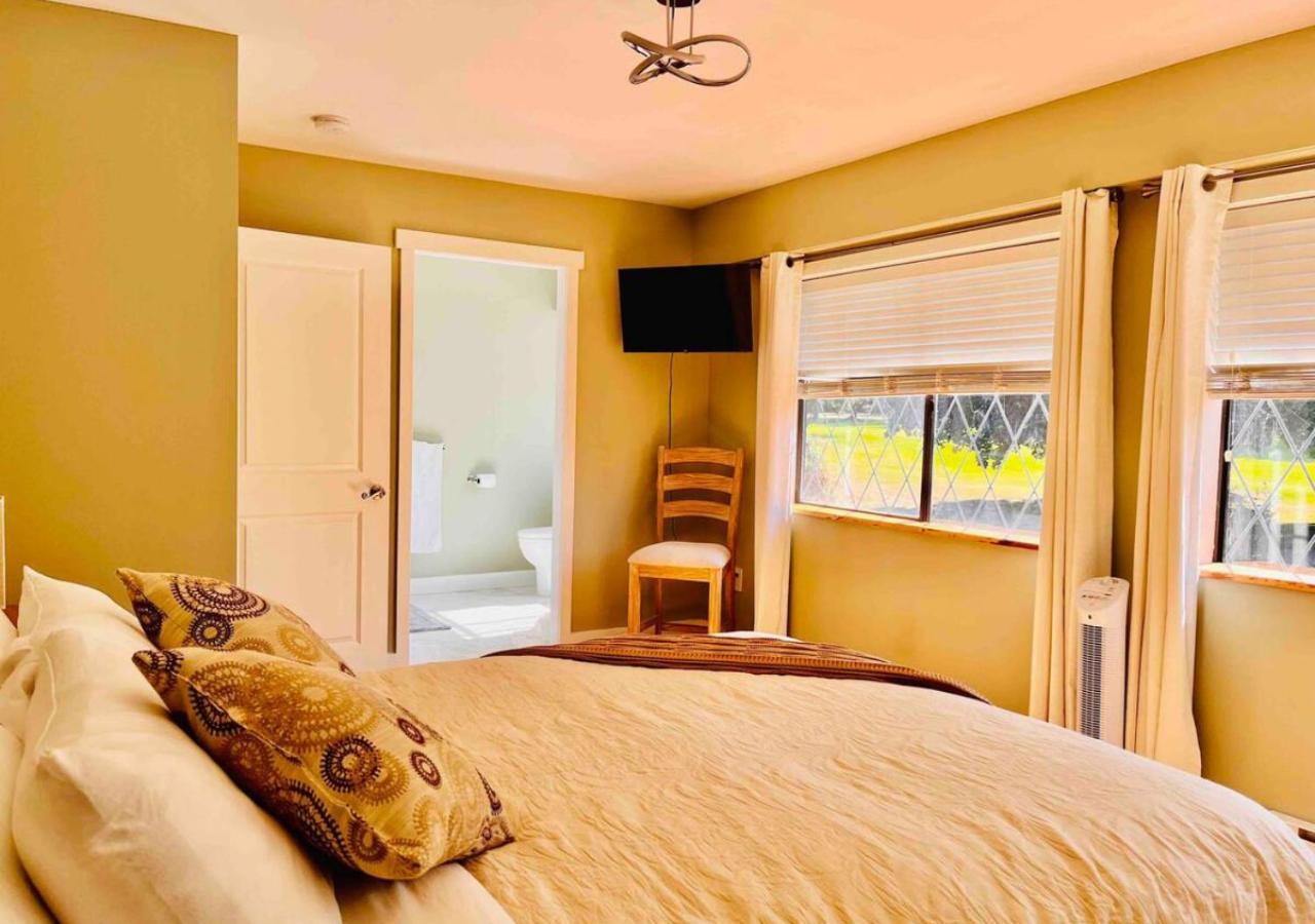 Oceanside Manor - Golf Course View Bed and Breakfast Qualicum Beach Εξωτερικό φωτογραφία